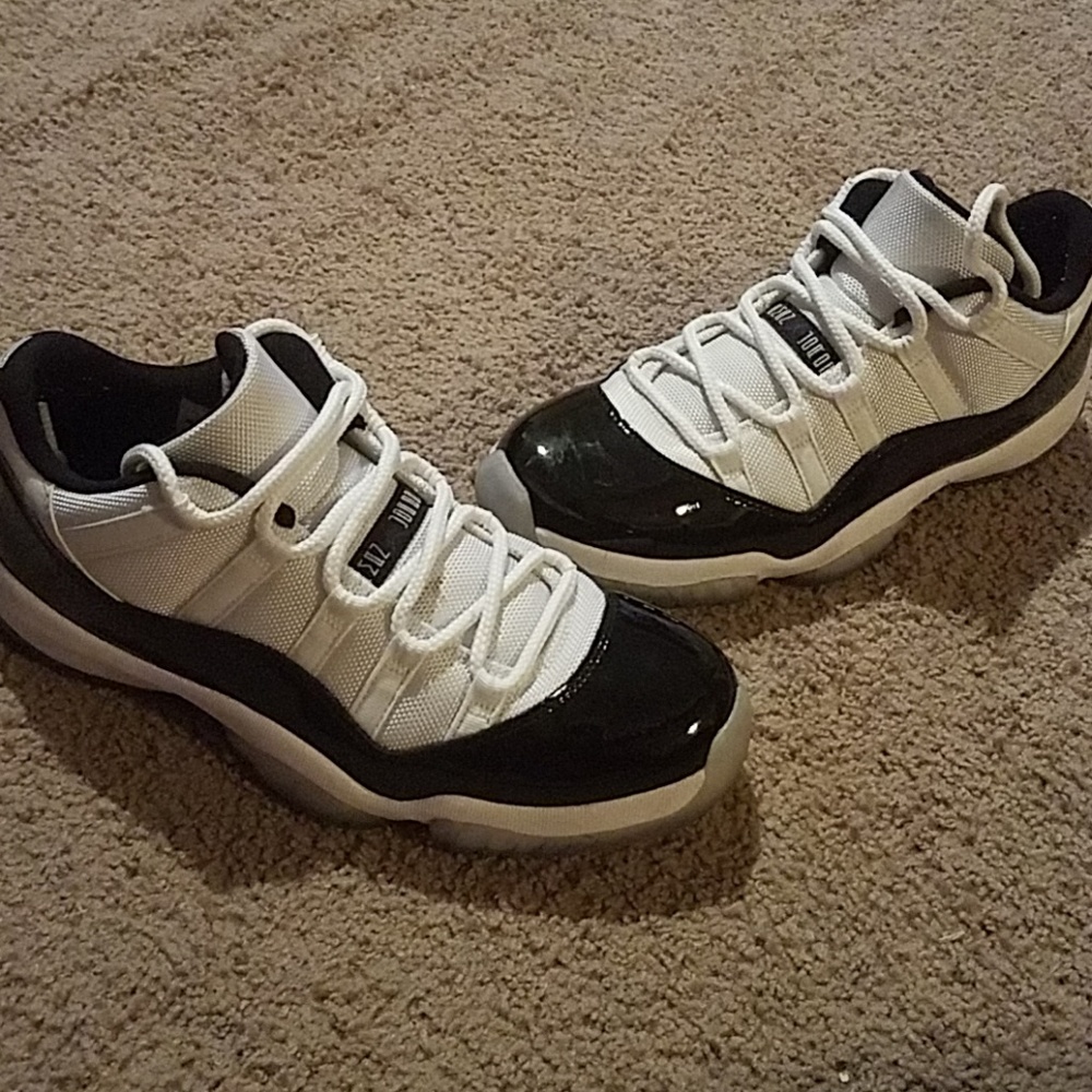 Air Jordan 11Retro Low